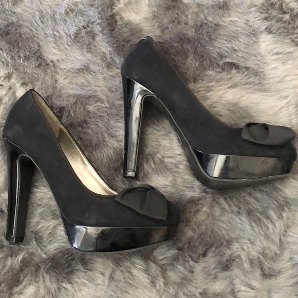G by Guess Pumps 7.5 black with bow - Picture 2 of 3